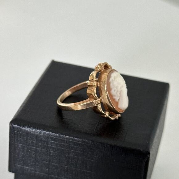 Vintage 10K Yellow Gold Genuine Cameo Shell Hand Carved Ladies Band Ring Size 5 - Picture 12 of 16